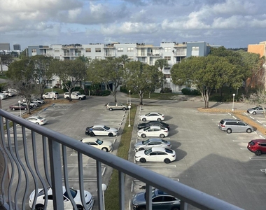 500 Executive Center Drive - Photo Thumbnail 16