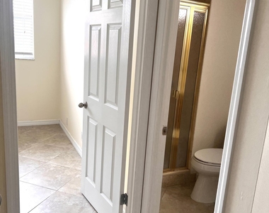 500 Executive Center Drive - Photo Thumbnail 5