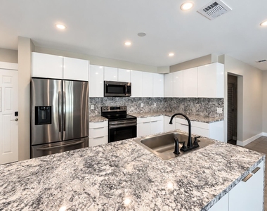 1343 W Ocean Avenue - Photo Thumbnail 2