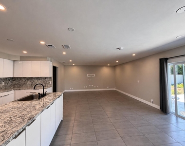 1343 W Ocean Avenue - Photo Thumbnail 8