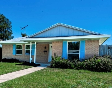 4430 Windsor Drive - Photo Thumbnail 2