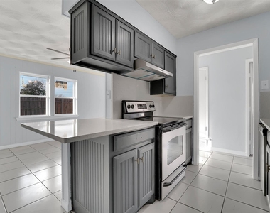 4430 Windsor Drive - Photo Thumbnail 8