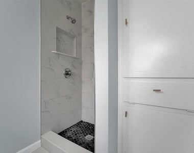 4430 Windsor Drive - Photo Thumbnail 13