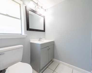 4430 Windsor Drive - Photo Thumbnail 14