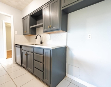 4430 Windsor Drive - Photo Thumbnail 10