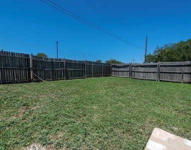 4430 Windsor Drive - Photo Thumbnail 21