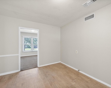 2716 Scruggs Park Drive - Photo Thumbnail 14