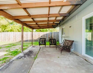 3702 Lindsey Court - Photo Thumbnail 16