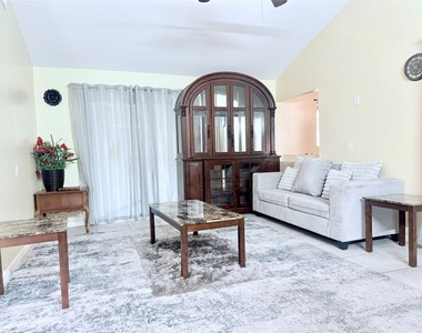 3702 Lindsey Court - Photo Thumbnail 3
