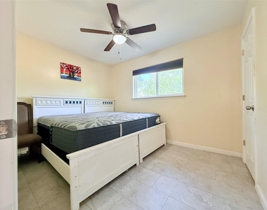 3702 Lindsey Court - Photo Thumbnail 12