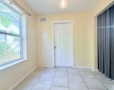 3702 Lindsey Court - Photo Thumbnail 6