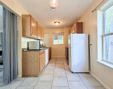 3702 Lindsey Court - Photo Thumbnail 4