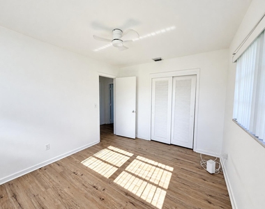 116 Ne Entrada Avenue - Photo Thumbnail 18
