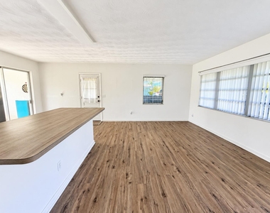 116 Ne Entrada Avenue - Photo Thumbnail 19