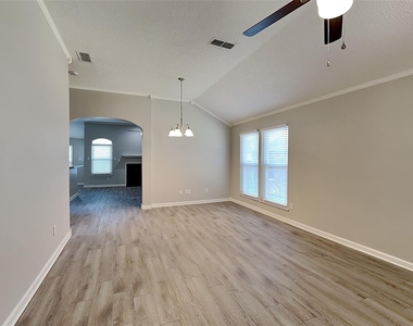 5932 Hillview Drive - Photo Thumbnail 2