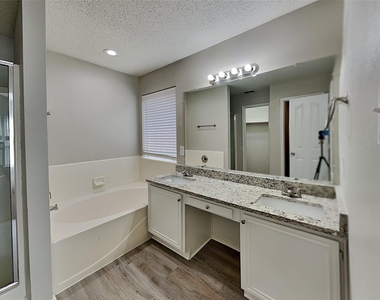 5932 Hillview Drive - Photo Thumbnail 9