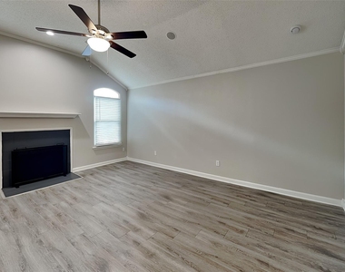 5932 Hillview Drive - Photo Thumbnail 4