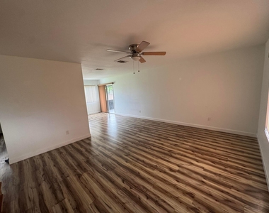 282 Sw Bridgeport Drive - Photo Thumbnail 8