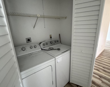 282 Sw Bridgeport Drive - Photo Thumbnail 9