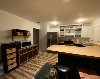 282 Sw Bridgeport Drive - Photo Thumbnail 4