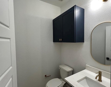 309 W Cedar Street - Photo Thumbnail 10