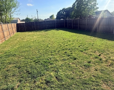 309 W Cedar Street - Photo Thumbnail 7
