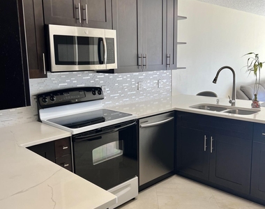6129 Adriatic Way - Photo Thumbnail 8