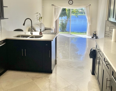 6129 Adriatic Way - Photo Thumbnail 7