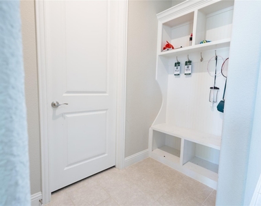2541 Canary Grass Lane - Photo Thumbnail 11