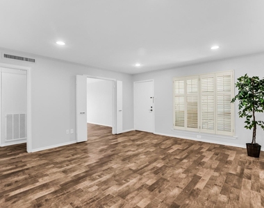 11332 Park Central Place - Photo Thumbnail 4