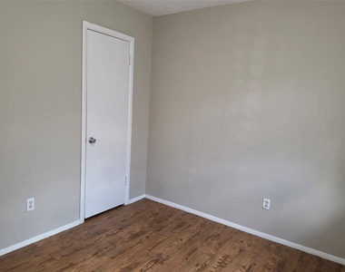 2909 S 27th Street - Photo Thumbnail 5