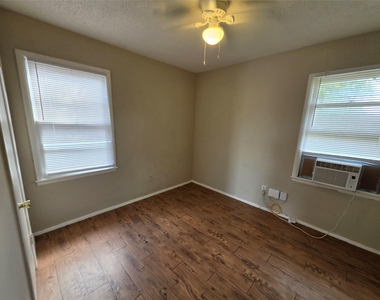 2909 S 27th Street - Photo Thumbnail 7