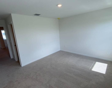 646 Salisbury Circle - Photo Thumbnail 20
