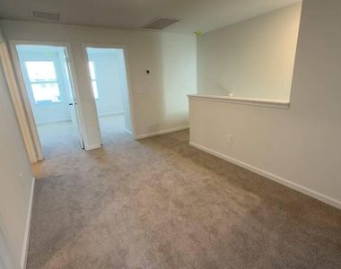646 Salisbury Circle - Photo Thumbnail 17