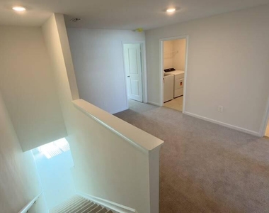 646 Salisbury Circle - Photo Thumbnail 15