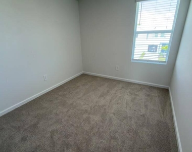 646 Salisbury Circle - Photo Thumbnail 26