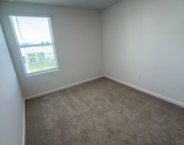 646 Salisbury Circle - Photo Thumbnail 29