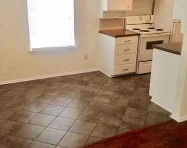 3812 E Washburn Avenue - Photo Thumbnail 2