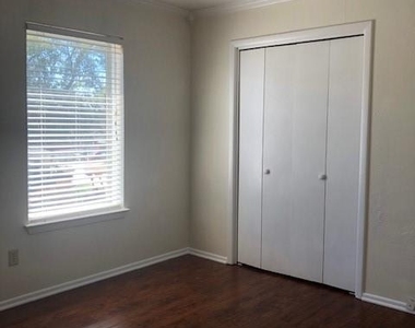 3812 E Washburn Avenue - Photo Thumbnail 12
