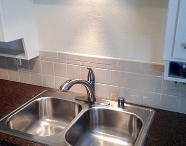 3812 E Washburn Avenue - Photo Thumbnail 5