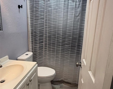 718 Susan Drive - Photo Thumbnail 9