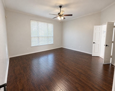 1920 Hillcroft Drive - Photo Thumbnail 8