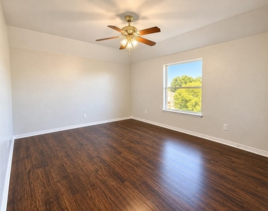 1920 Hillcroft Drive - Photo Thumbnail 17