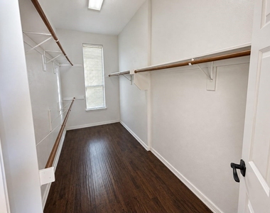 1920 Hillcroft Drive - Photo Thumbnail 11