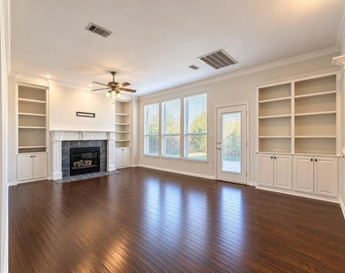 1920 Hillcroft Drive - Photo Thumbnail 3