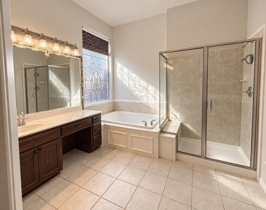 1920 Hillcroft Drive - Photo Thumbnail 9