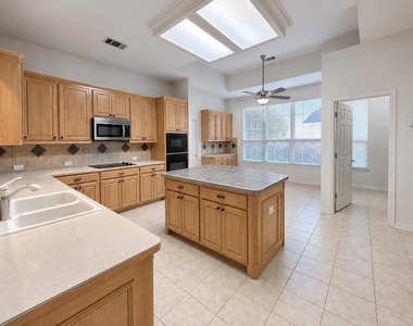 1920 Hillcroft Drive - Photo Thumbnail 5