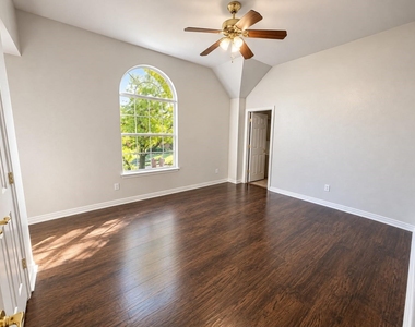 1920 Hillcroft Drive - Photo Thumbnail 13