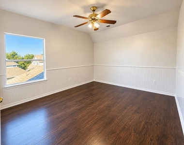 1920 Hillcroft Drive - Photo Thumbnail 15