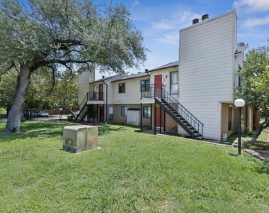 6646 E Lovers Lane - Photo Thumbnail 2